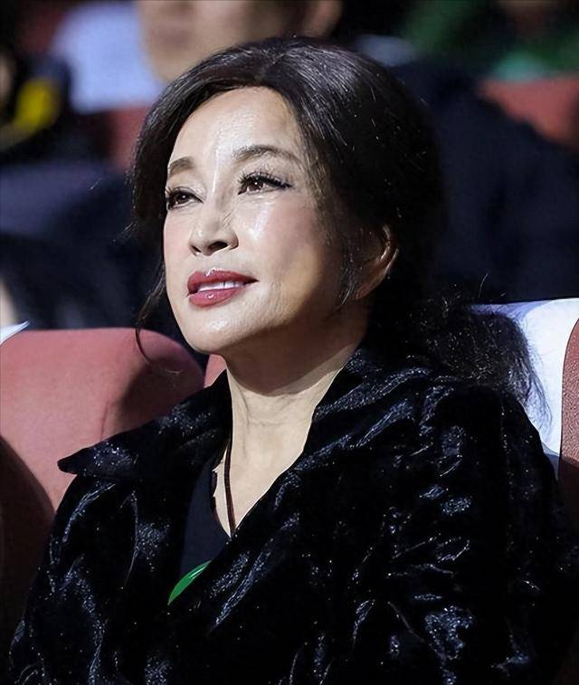 凌晨在北京去世？75岁“风流妖精”刘晓庆，给内娱明星们上了一课